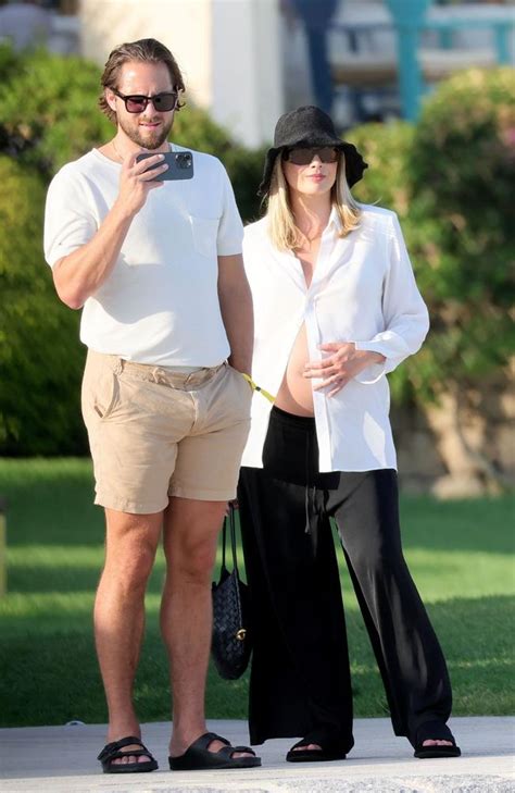 margot robbie imdb|Margot Robbie glows as she shows off enormous baby bump.